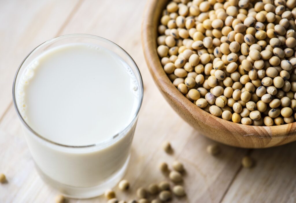 牛乳に対する植物性ミルクの環境負荷面での優位性